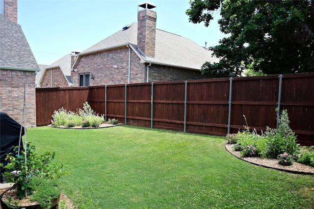 8106 Persimmon St, Irving, TX 75063 - view of yard