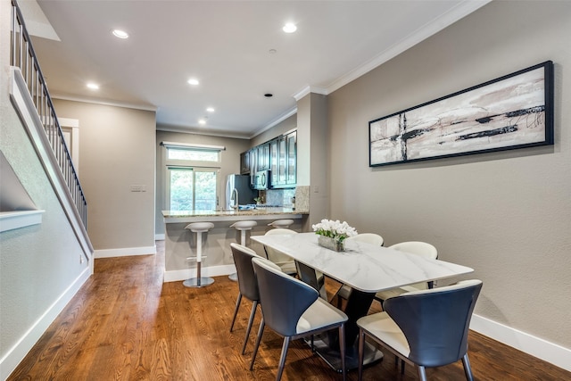 dining area featuring baseboards, wood finished floors, recessed lighting, and ornamental molding