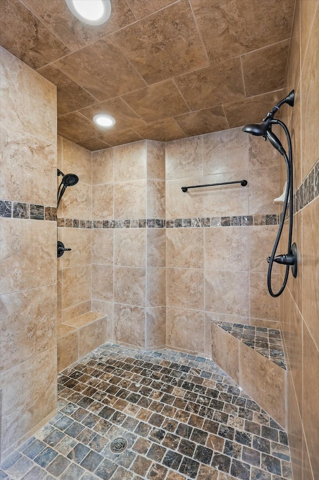 bathroom featuring tiled shower and recessed lighting