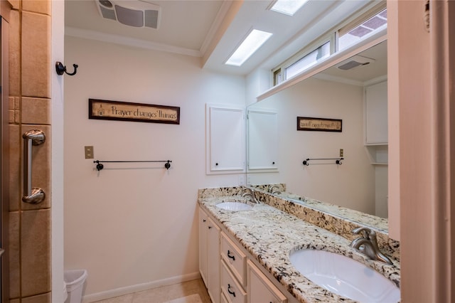 138 Hideaway Ln E, Hideaway, TX 75771 - full bath featuring crown molding, visible vents, baseboards, and a sink