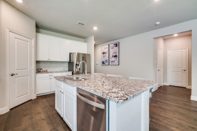 kitchen with visible vents, a sink, dark wood finished floors, and stainless steel appliances