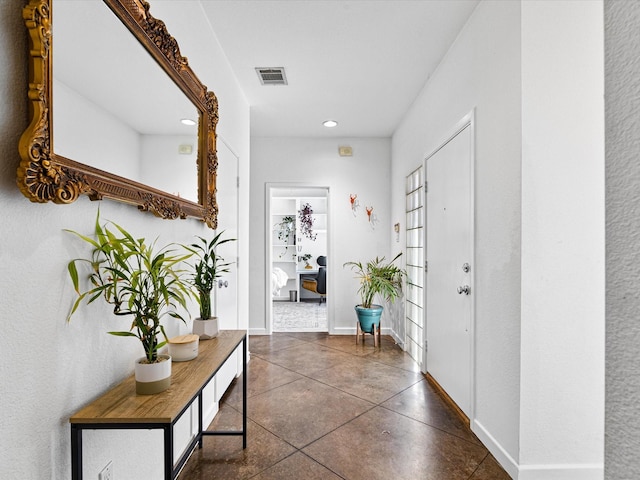 4011 Appian Way, Arlington, TX 76013 - entrance foyer featuring recessed lighting and baseboards
