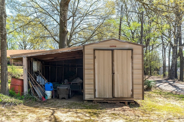 view of outdoor structure featuring an outdoor structure