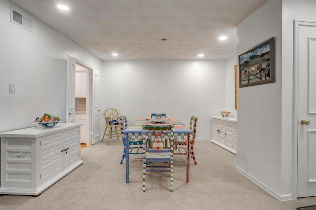 dining room with light carpet, baseboards, visible vents, and recessed lighting