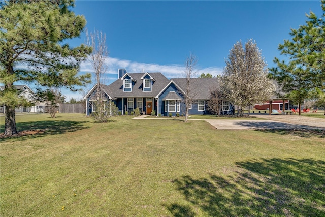 new england style home featuring a front lawn and fence