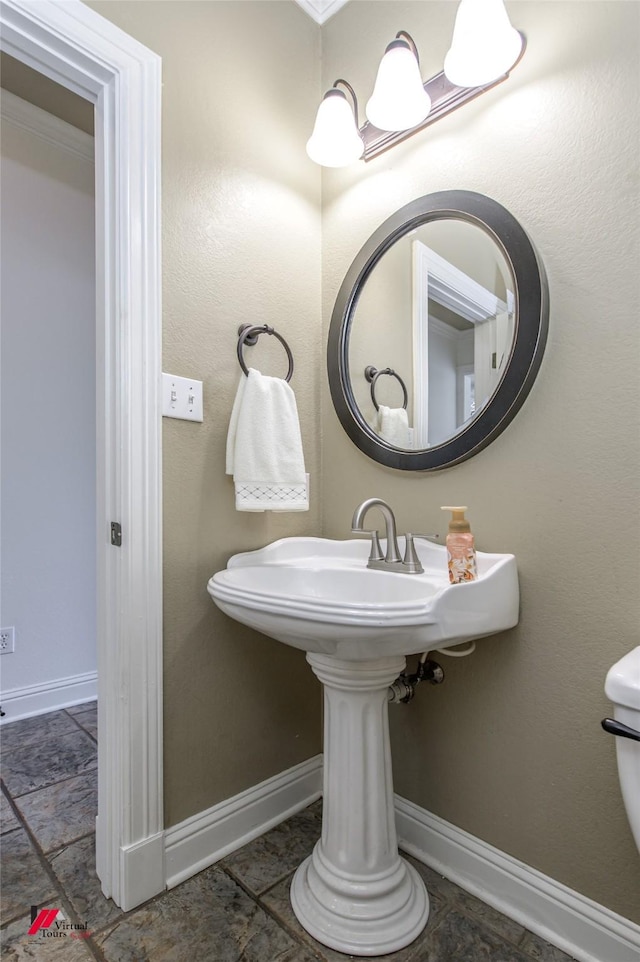339 Hunters Holw, Bossier City, LA 71111 - half bath with toilet and baseboards