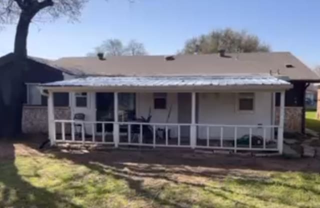 1717 Oak Tree Dr, Denton, TX 76209 - view of rear view of property