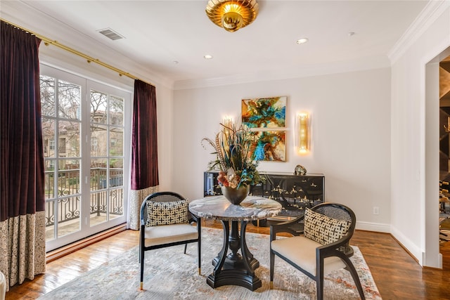 dining room featuring crown molding, wood finished floors, and visible vents