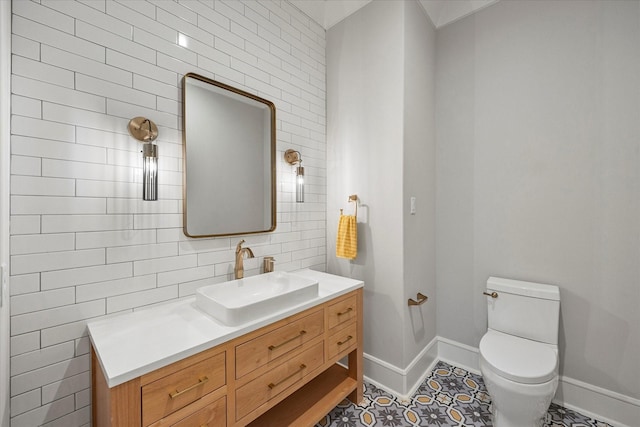 909 Saint Anne Ct, Heath, TX 75032 - bathroom featuring baseboards, toilet, vanity, tile walls, and tile patterned flooring