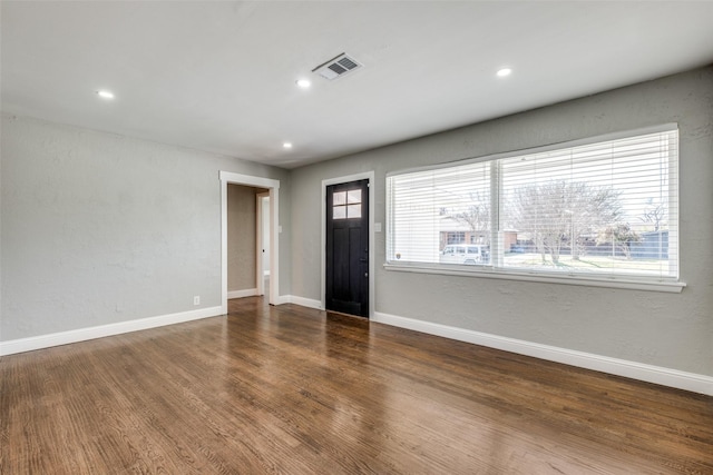 foyer entrance featuring baseboards, visible vents, wood finished floors, and recessed lighting