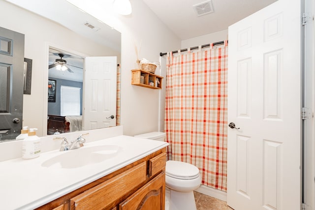 796 Ridge Rd W, Rockwall, TX 75087 - full bathroom with toilet, vanity, connected bathroom, ceiling fan, and curtained shower