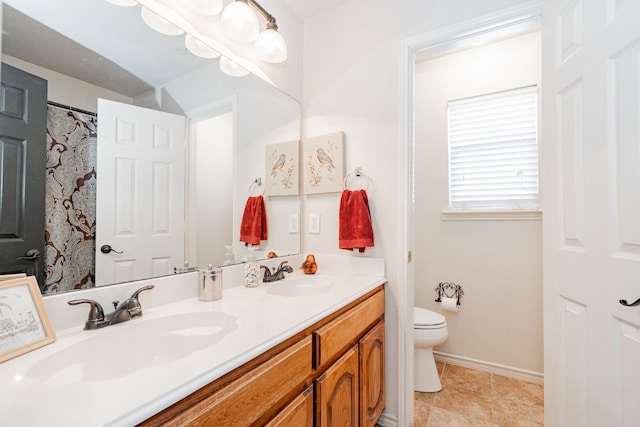 796 Ridge Rd W, Rockwall, TX 75087 - bathroom with double vanity, toilet, and baseboards