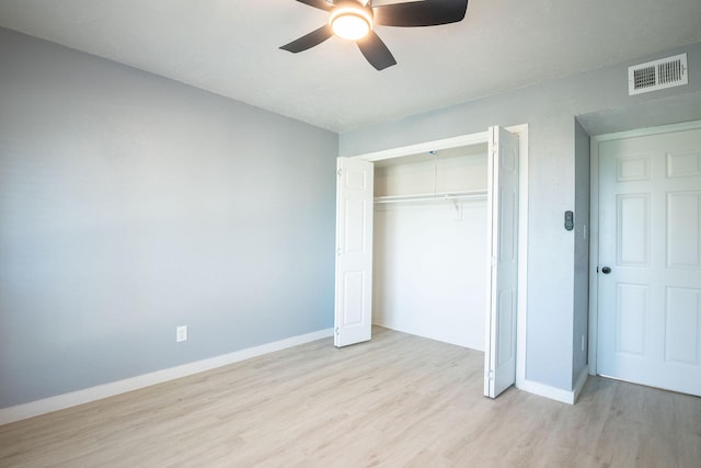 unfurnished bedroom featuring wood finished floors, a closet, baseboards, and ceiling fan