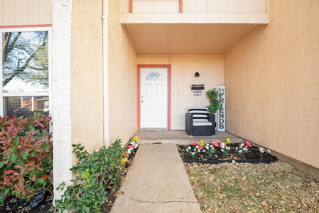 entrance to property with stucco siding