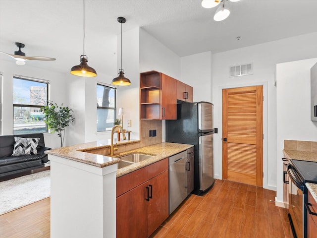 kitchen featuring visible vents, stainless steel appliances, a ceiling fan, a sink, and open shelves