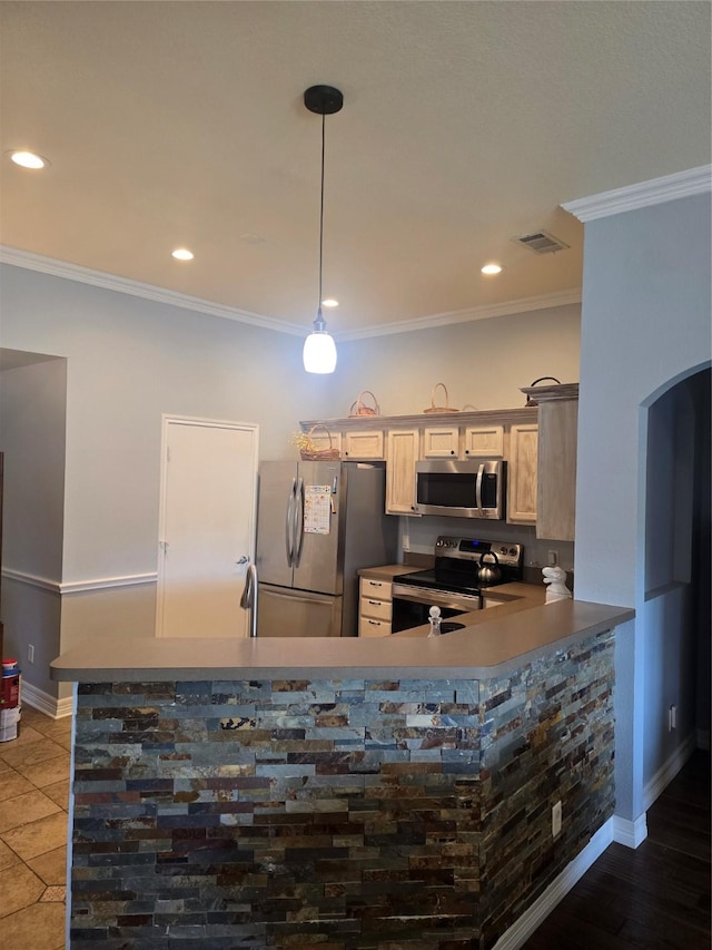 kitchen featuring visible vents, arched walkways, appliances with stainless steel finishes, recessed lighting, and pendant lighting