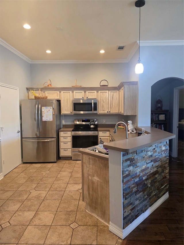 kitchen with arched walkways, visible vents, crown molding, and appliances with stainless steel finishes