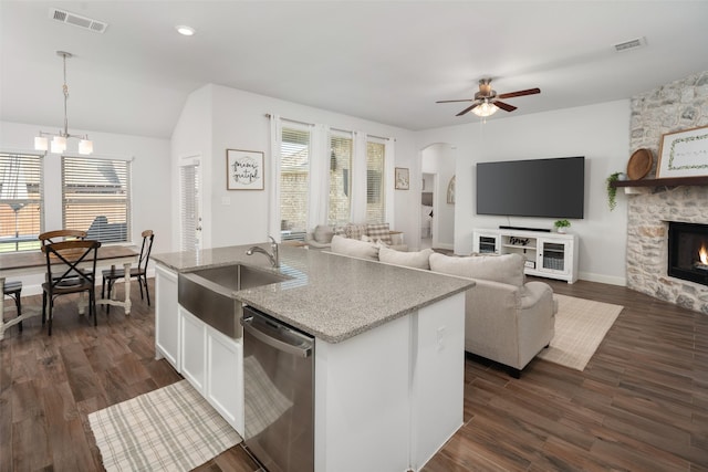 kitchen with a sink, ceiling fan, visible vents, and dishwasher