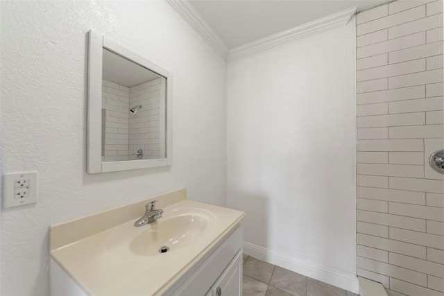 bathroom with baseboards, tiled shower, vanity, and ornamental molding