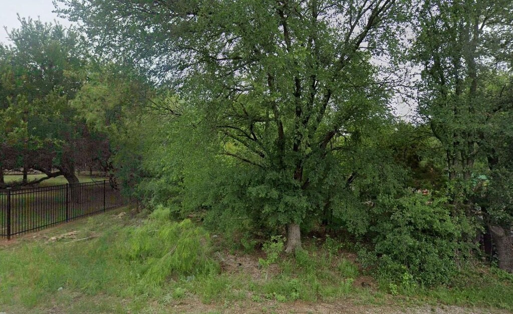 2608 S Shadowood St, Granbury, TX 76048