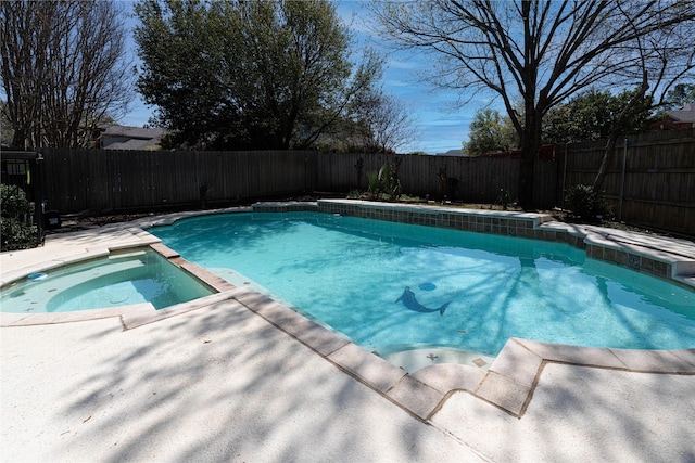 1808 Paddington Ct, Arlington, TX 76017 - view of pool featuring a fenced backyard, a patio area, and a pool with connected hot tub
