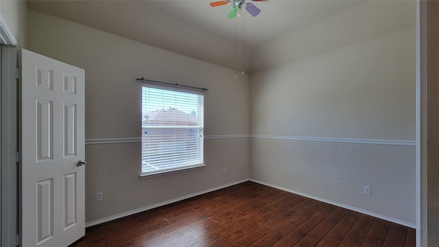 unfurnished room featuring dark wood-type flooring, baseboards, and ceiling fan