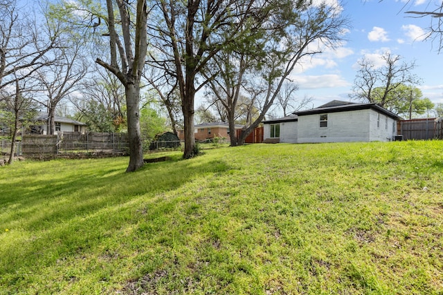 2225 Mack Ln, Dallas, TX 75227 - view of yard