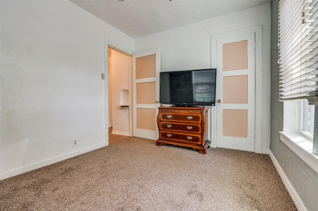 635 Richmondell, Dallas, TX 75211 - living area with carpet floors and baseboards