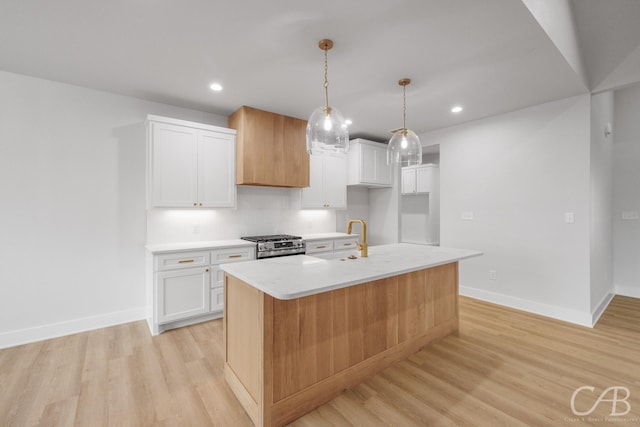 6817 Beals Creek Dr, Abilene, TX 79606 - kitchen with high vaulted ceiling, white cabinetry, baseboards, decorative backsplash, and a kitchen island