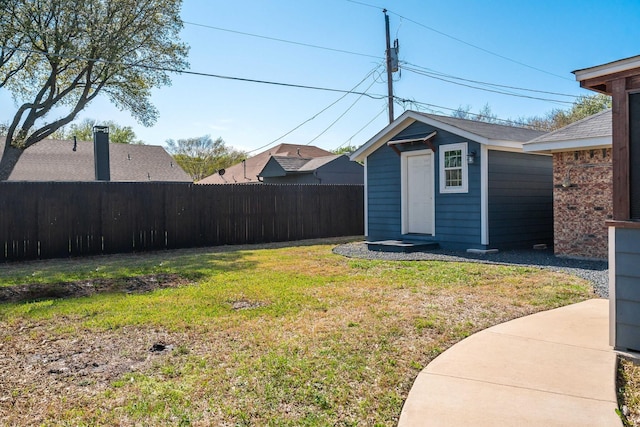 view of yard with an outbuilding and fence