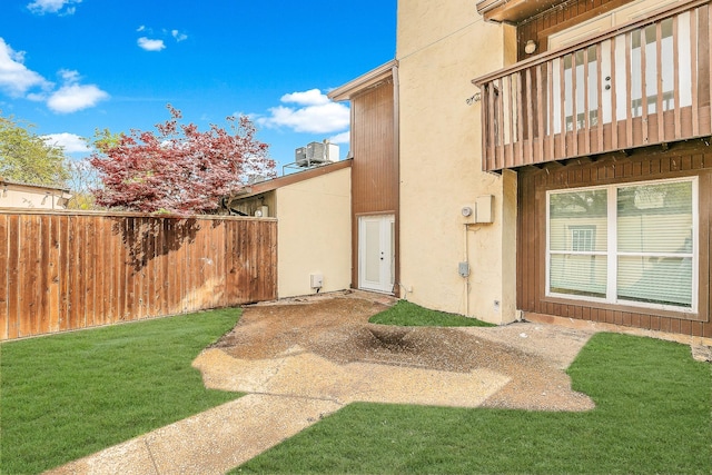 9231 Chimney Corner Ln, Dallas, TX 75243 - property entrance with stucco siding, a balcony, and a patio area