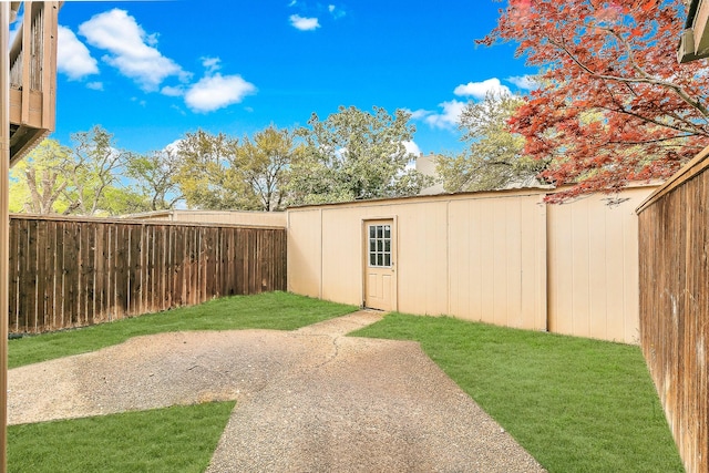 9231 Chimney Corner Ln, Dallas, TX 75243 - fenced backyard with a shed