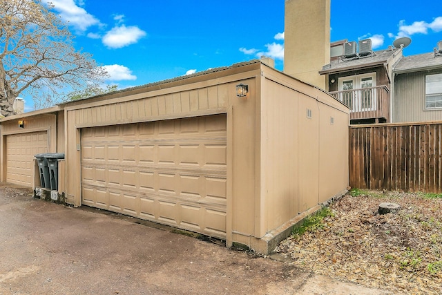 9231 Chimney Corner Ln, Dallas, TX 75243 - view of detached garage