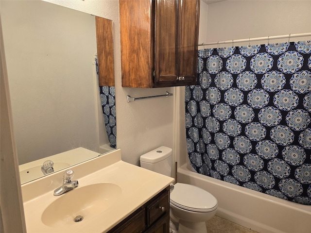 full bath with shower / bath combo with shower curtain, vanity, and toilet