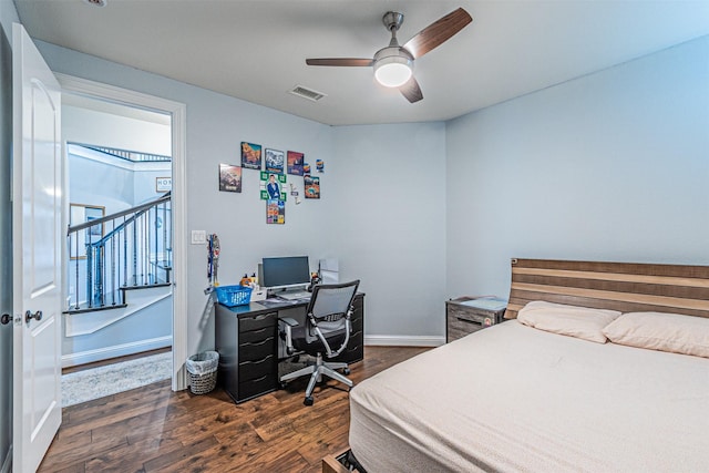 bedroom featuring dark wood-style floors, visible vents, ceiling fan, and baseboards