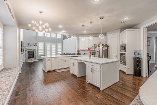 kitchen featuring an inviting chandelier, dark wood-style flooring, a sink, and stainless steel appliances