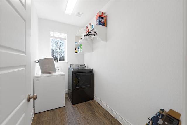 laundry room with dark wood finished floors, laundry area, baseboards, independent washer and dryer, and visible vents
