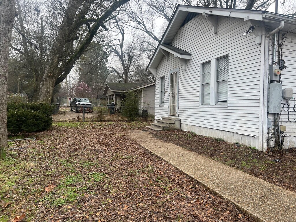 5918 Henderson Ave, Shreveport, LA 71106 - view of side of property featuring entry steps and fence