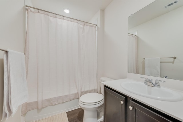 3213 Grimaldo Dr, Mesquite, TX 75126 - full bath featuring toilet, vanity, wood finished floors, and shower / bath combo with shower curtain