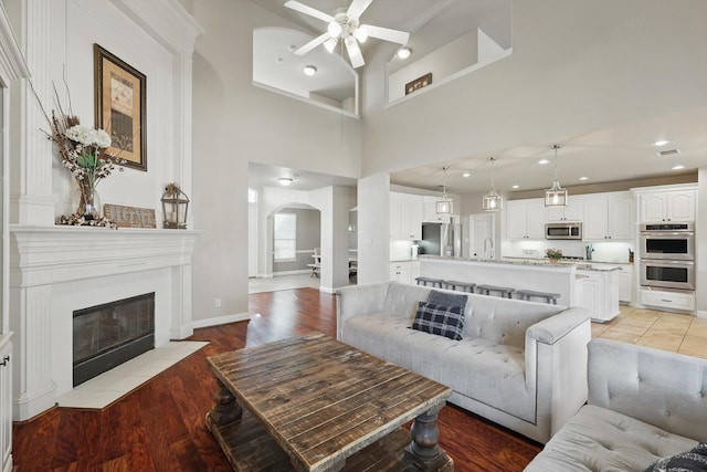 820 Clearlake Dr, Prosper, TX 75078 - living area featuring ceiling fan, arched walkways, recessed lighting, baseboards, and a towering ceiling