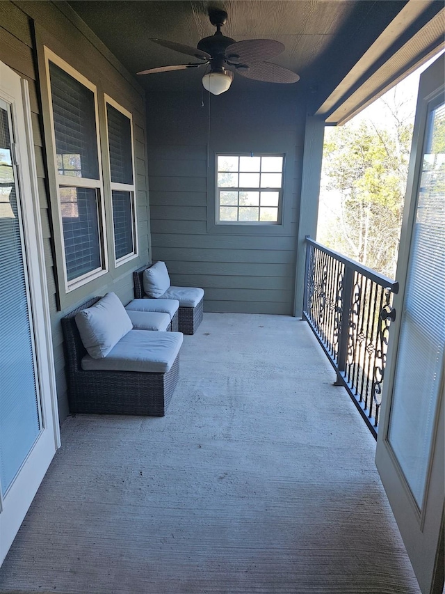 balcony featuring ceiling fan