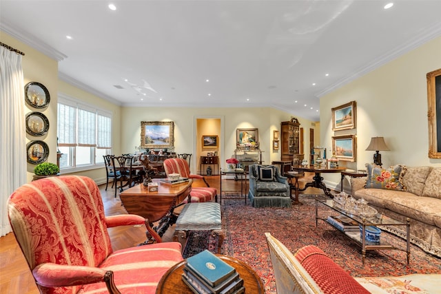 living area with baseboards, crown molding, and recessed lighting