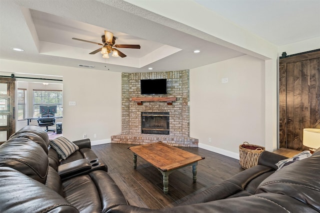 161 Mariah Dr, Weatherford, TX 76087 - living area featuring a barn door, a raised ceiling, baseboards, and recessed lighting