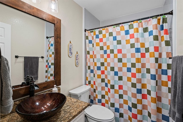 161 Mariah Dr, Weatherford, TX 76087 - bathroom featuring toilet, vanity, a textured wall, and curtained shower