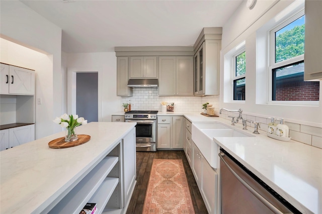 930 N Clinton Ave, Dallas, TX 75208 - unfurnished bedroom with wood finished floors, baseboards, crown molding, and a closet