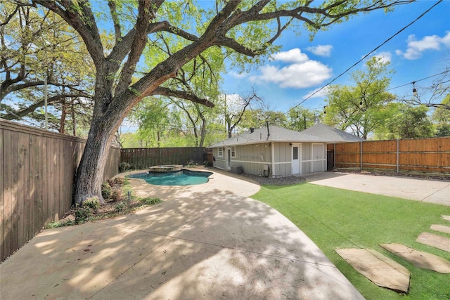 930 N Clinton Ave, Dallas, TX 75208 - unfurnished living room featuring a barn door, a sink, light wood-style flooring, recessed lighting, and baseboards