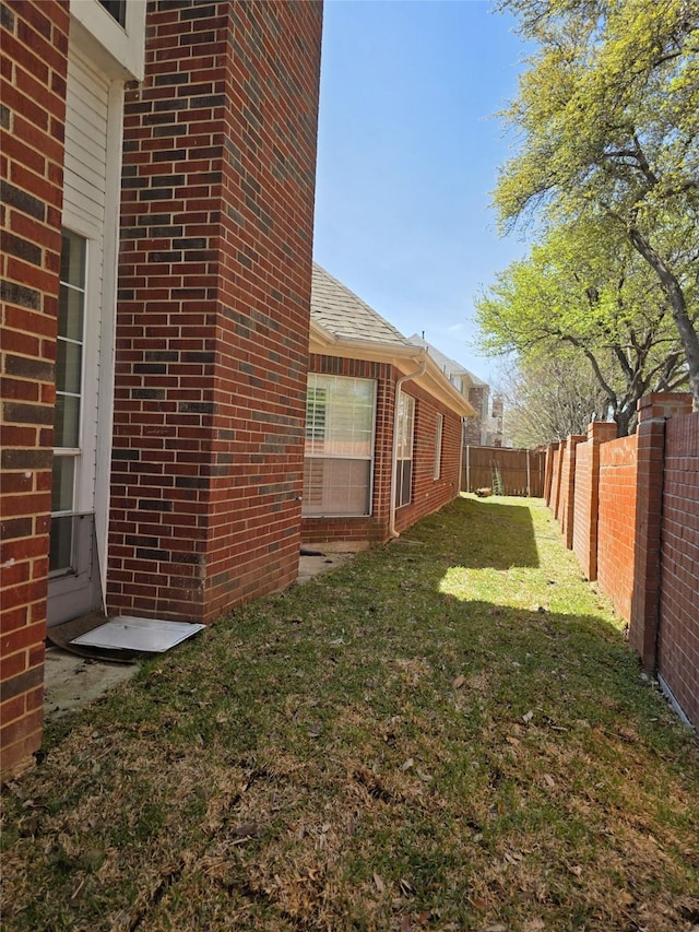 701 Canal St, Irving, TX 75063 - view of yard