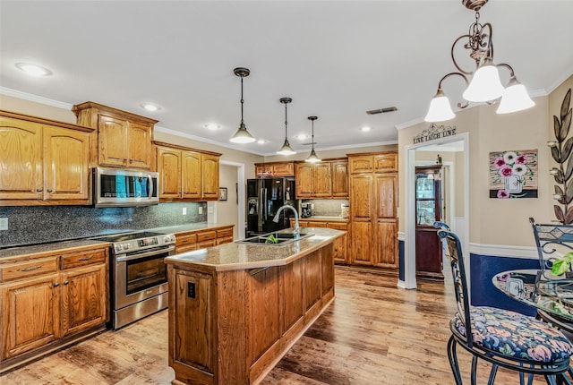 130 Vz County Road 3509, Edgewood, TX 75117 - kitchen with ornamental molding, a sink, stainless steel appliances, and light wood-type flooring