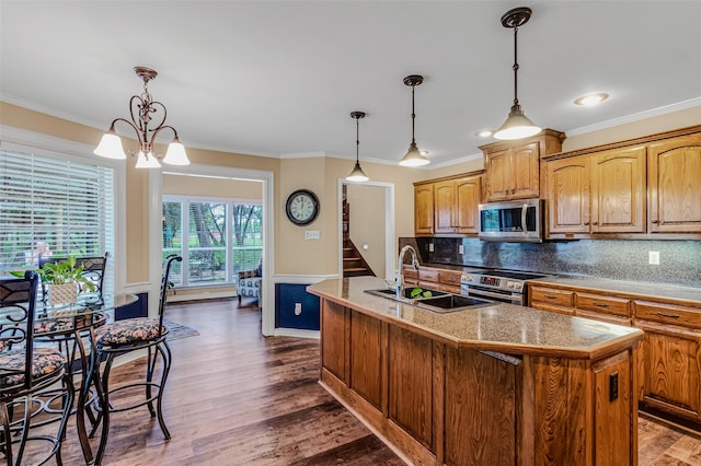 130 Vz County Road 3509, Edgewood, TX 75117 - kitchen featuring stainless steel appliances, crown molding, tasteful backsplash, and dark wood-type flooring