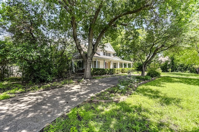 511 Highland Ave, Waxahachie, TX 75165 - view of front of property featuring a porch and a front yard